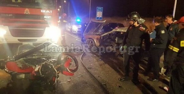Δύο νεκροί σε τροχαίο στη Λαμία - Μηχανή «καρφώθηκε» σε αυτοκίνητο