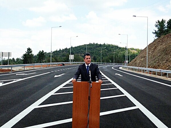 Κόντρα Μπουτάρη-Τζιτζικώστα για την παρέλαση