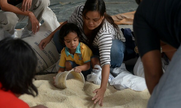 Χαοτική η κατάσταση στις Φιλιππίνες, μετά τον τυφώνα