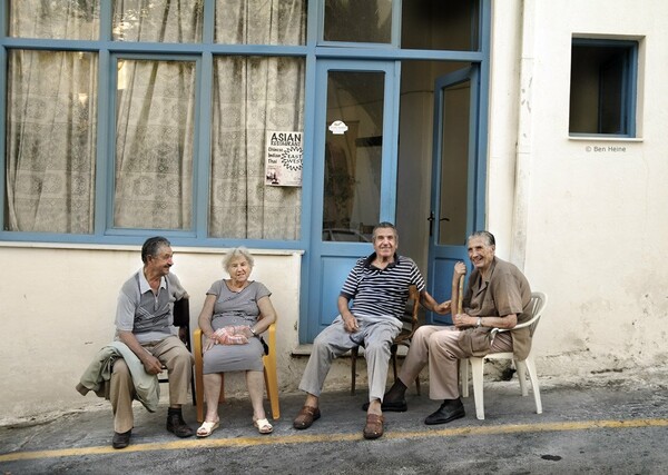NY Times: Μειώνεται ο πληθυσμός της Ελλάδας