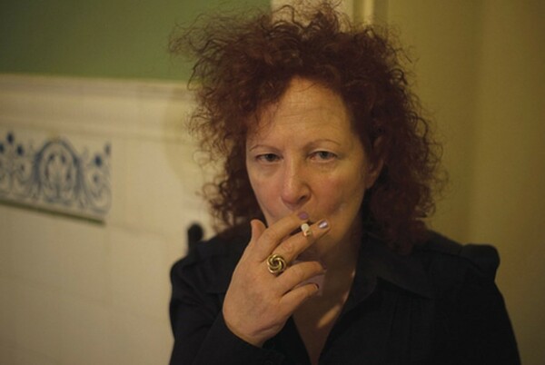 Η Nan Goldin αποκάλυψε τον εθισμό της στο Oxycontin και πως θα κυνηγήσει ισχυρή οικογένεια της φαρμακοβιομηχανίας