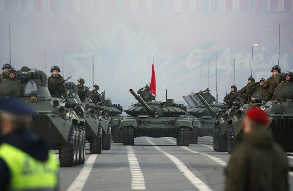Ο Πούτιν λέει ότι δημιουργεί τον στρατό νέας γενιάς που θα είναι ο «απόλυτος ηγέτης» στον κόσμο