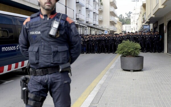 Η Μαδρίτη αποσύρει τις αστυνομικές ενισχύσεις που είχε στείλει στην Καταλονία