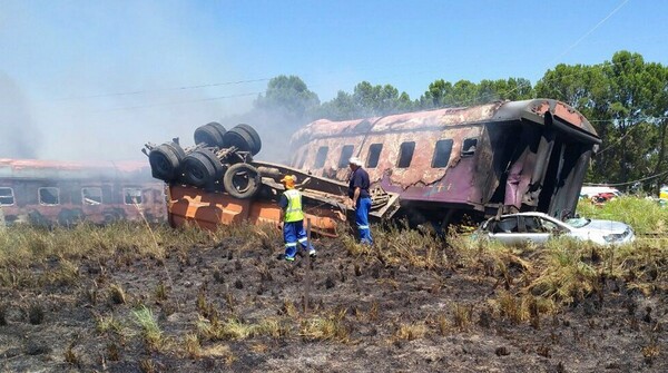 Νότια Αφρική: Τουλάχιστον 14 νεκροί και 180 τραυματίες σε σιδηροδρομικό δυστύχημα