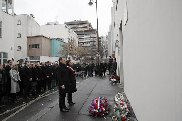 Τρία χρόνια από την επίθεση στο Charlie Hebdo - Η Γαλλία τιμά τη μνήμη των θυμάτων