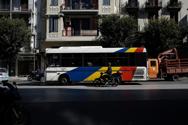 Λεωφορείο του ΟΑΣΘ συγκρούστηκε με Ι.Χ. - Ένας τραυματίας