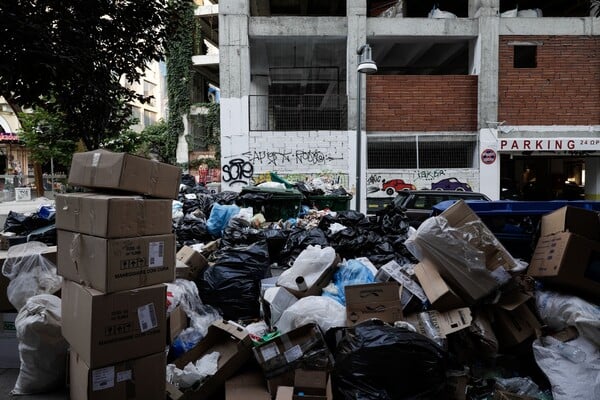 Η Γη δεν αντέχει άλλα πλαστικά: Μπουκάλια, σακούλες και συσκευασίες έχουν κατακλύσει τον πλανήτη