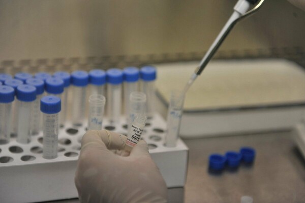 Οι ΗΠΑ επιτρέπουν ξανά τα πειράματα με θανατηφόρους ιούς