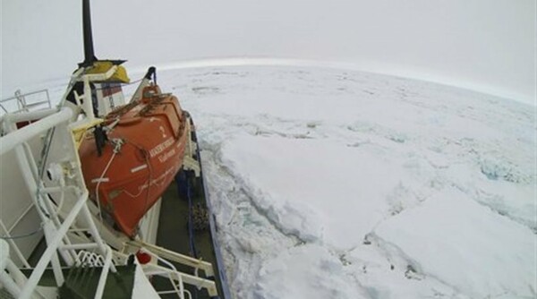 Το παγοθραυστικό δεν κατάφερε να απεγκλωβίσει το αποκλεισμένο πλοίο στην Ανταρκτική