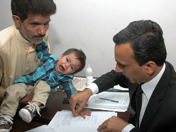 Πακιστάν: αθωώθηκε τελικά το μωρό 9 μηνών