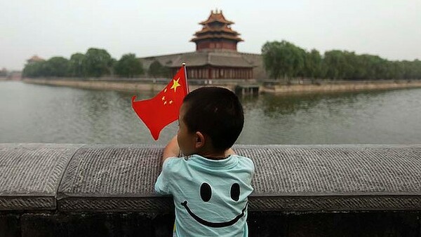 Κίνα: Kλείνει στρατόπεδα, χαλαρώνει την πολιτική του ενός παιδιού