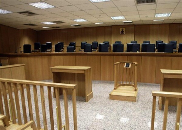Αντισυνταγματικές οι μειώσεις των αποδοχών των δικαστών