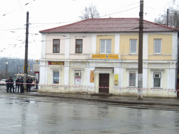 Ουκρανία: Άνδρας με εκρηκτικά ταμπουρώθηκε σε ταχυδρομείο - 9 ενήλικες και δύο παιδιά όμηροι