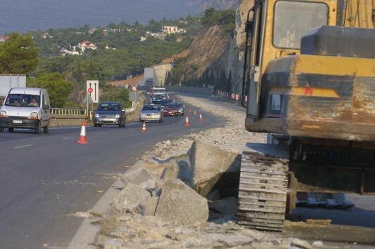 "Ναι" από τη Βουλή για την επανεκκίνηση των εργασιών στους αυτοκινητοδρόμους