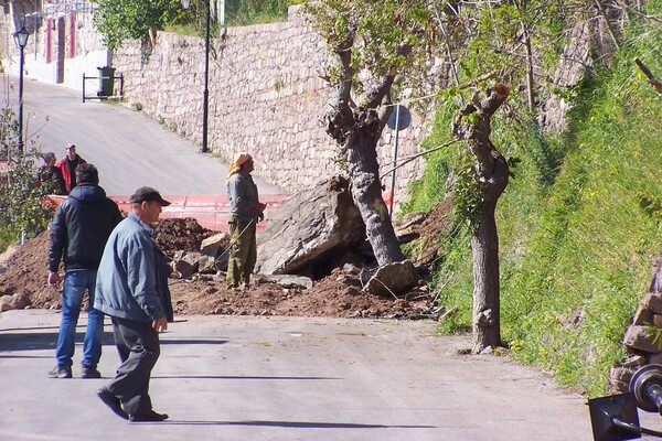 Μυτιλήνη: Κατολισθήσεις στον οικισμό του Μολύβου