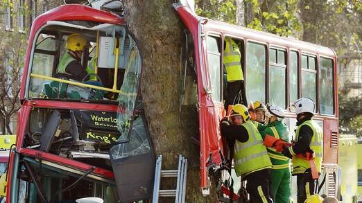 Λονδίνο: Λεωφορείο έπεσε σε δέντρο - 30 τραυματίες