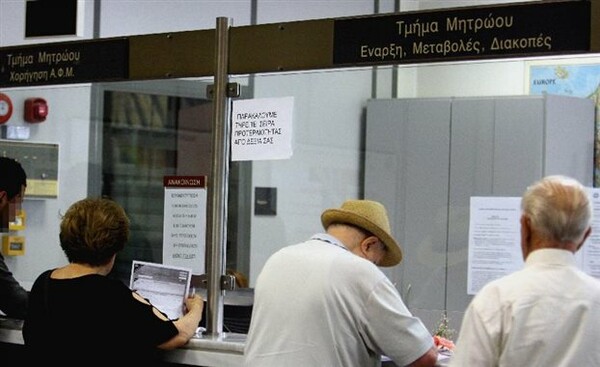 Το μεγάλο κόλπο: Βάζουν υπερήλικες μάνατζερ για να μην πληρώνουν τα χρέη