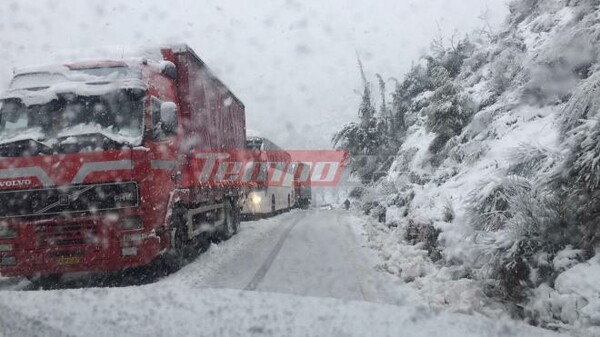Καλάβρυτα: Εγκλωβίστηκαν επιβάτες λεωφορείου στα χιόνια - Χωρίς ρεύμα 15 κοινότητες