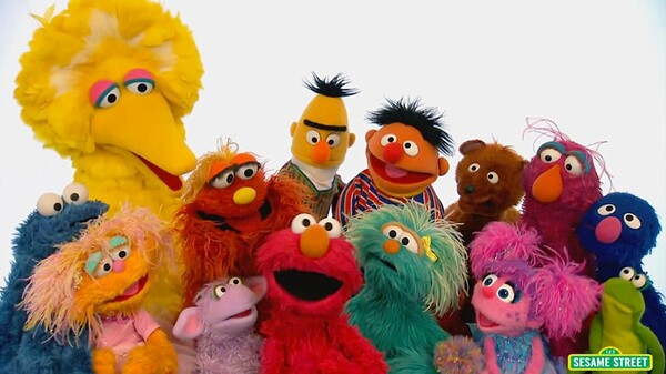 Το Sesame Street προσφέρει χαρά στα παιδιά της Μέσης Ανατολής που έχουν πληγεί από τους πολέμους