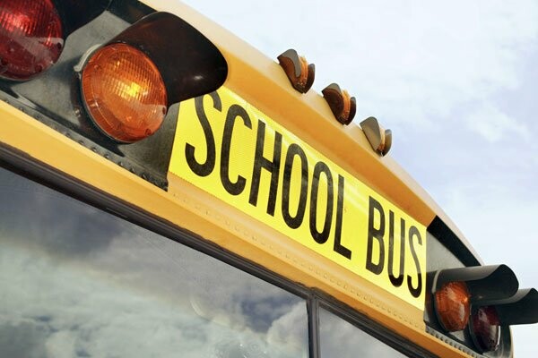 Πάτρα: Οδηγός έδωσε σε 16χρονο μαθητή να οδηγήσει λεωφορείο με 40 μαθητές
