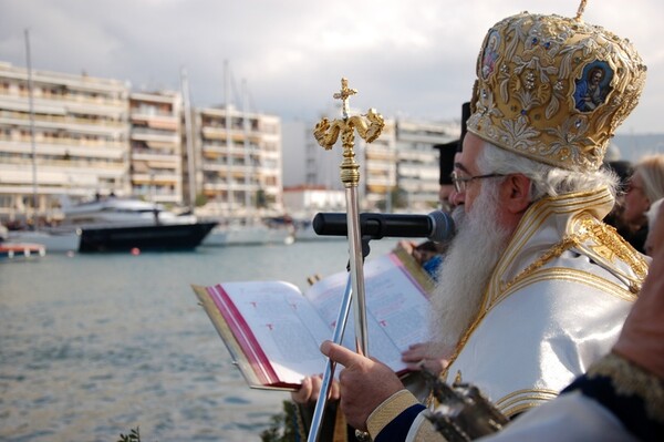 Mητροπολίτης: “Έίχαμε σχέσεις με τη Χρυσή Αυγή”