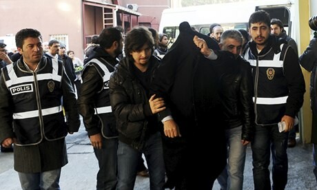 Απομακρύνθηκαν άλλοι 14 αστυνομικοί δ/ντες στην Τουρκία