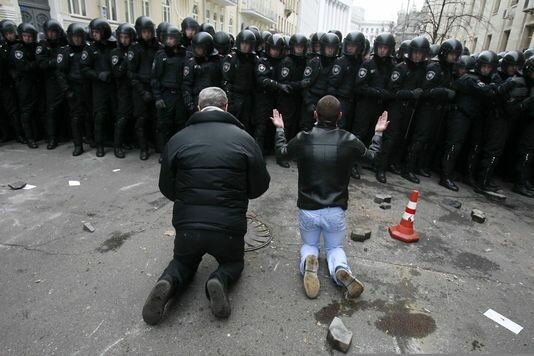 Οι διαδηλωτές κατέλαβαν το δημαρχείο του Κιέβου