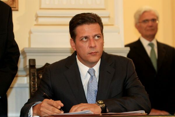 40 προσαγωγές μετά την κατάληψη στο γραφείο του Βαρβιτσιώτη για το Φαρμακονήσι