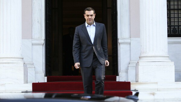 Financial Times: Ο Τσίπρας παίζει πόκερ με τη Μακεδονία