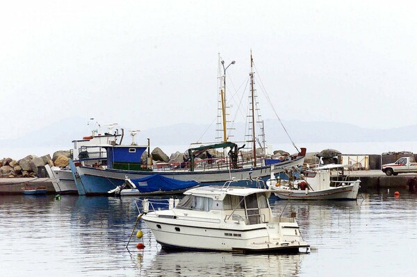 «Μην καταστρέψετε τα παραδοσιακά αλιευτικά σκάφη»: Αντιδράσεις για την απόσυρση της αλιευτικής άδειας