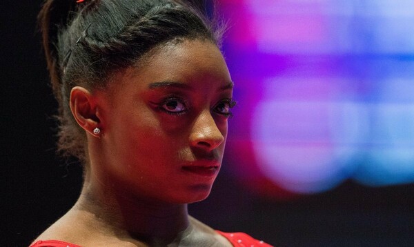 Και η Simone Biles λέει ότι κακοποιήθηκε από τον γιατρό της ομάδας: «Δεν θ' αφήσω έναν άντρα να κλέψει τη χαρά μου»