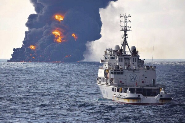 Κίνα: Δύο πετρελαιοκηλίδες 109 τετραγωνικών χιλιομέτρων μετά το ναυάγιο του ιρανικού δεξαμενόπλοιου