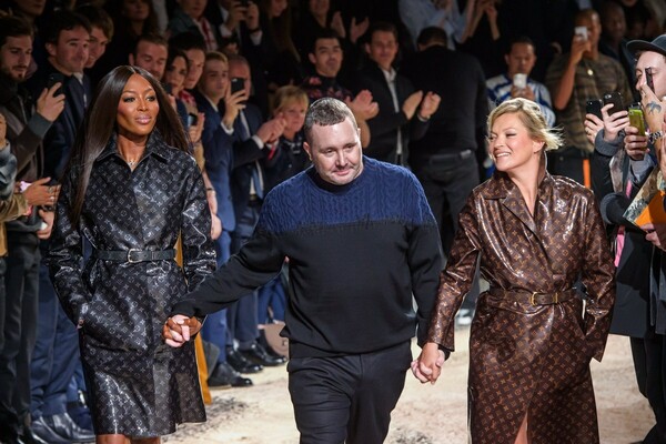 Ναόμι Κάμπελ και Κέιτ Μος μαζί στο τελευταίο σόου του Κιμ Τζόουνς για τον οίκο Louis Vuitton