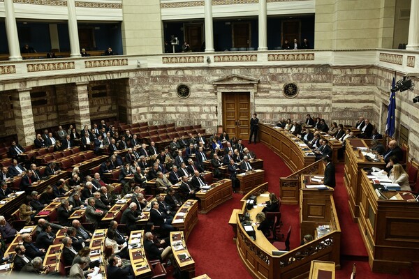 Στην Ολομέλεια της Βουλής η συζήτηση για το πολυνομοσχέδιο - LIVE