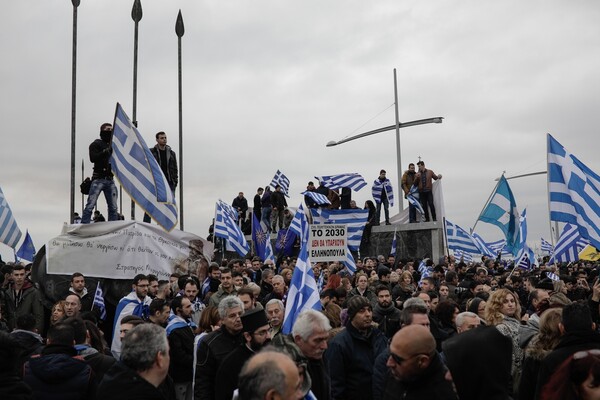 Συλλαλητήριο: Λεωφορεία απ' όλη την Ελλάδα, εξέδρα στην Ερμού και ομιλίες από Μίκη, Κασιμάτη και τρεις Μητροπολίτες