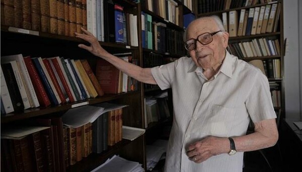Απεβίωσε ο Εμμανουήλ Κριαράς