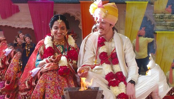 Ένας ινδικός γάμος με ατμόσφαιρα Bollywood, ρακές και γαμπρό από την Κρήτη
