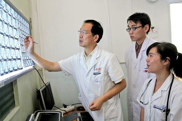 44χρονος Κινέζος ανακάλυψε από ένα στομαχόπονο ότι ήταν γυναίκα