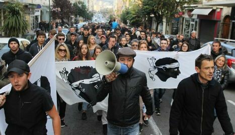 Γαλλία: Χιλιάδες εθνικιστές στους δρόμους για την αυτονομία της Κορσικής