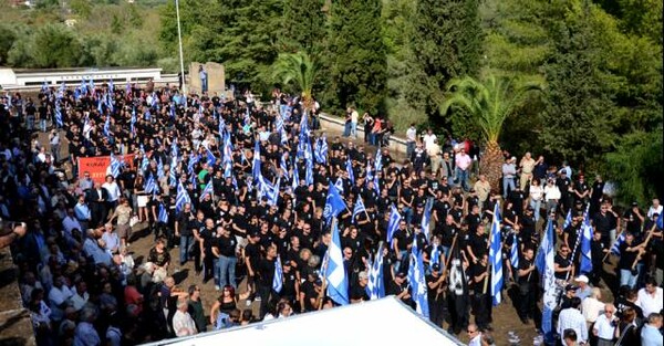Σόου χρυσαυγιτών στο Μελιγαλά
