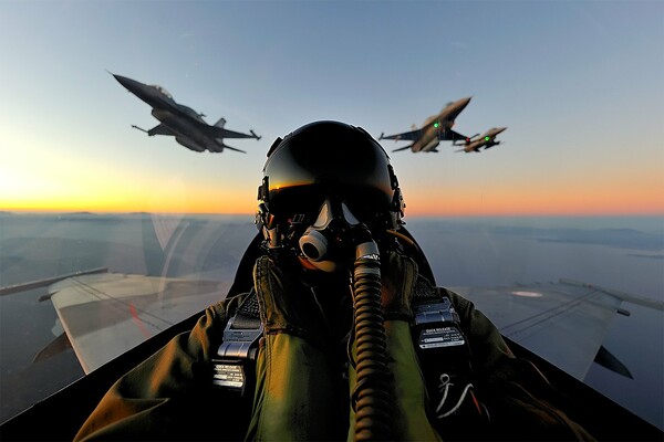 Kαι ακροβατικά από F-16 φέτος στην παρέλαση