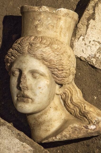 Βρέθηκε το κεφάλι της Σφίγγας στην Αμφίπολη