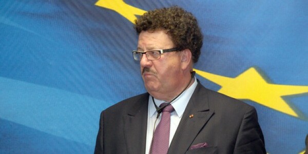 Ο Φούχτελ ζήτησε από τον Καμίνη να βάλουν χλαμύδες και να πάνε στην Ολυμπία