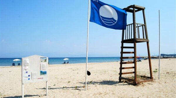 Αφαιρέθηκαν οι «γαλάζιες σημαίες» από 38 ακτές