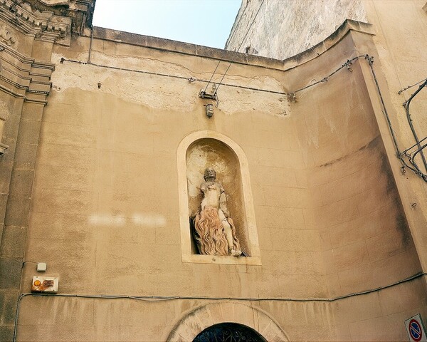 Isolitudine. Από τον Georges Salameh.