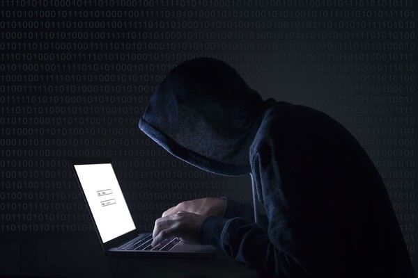 Η Βρετανία εμποδίζει την έκδοση ενός «δαιμόνιου» χάκερ στις ΗΠΑ