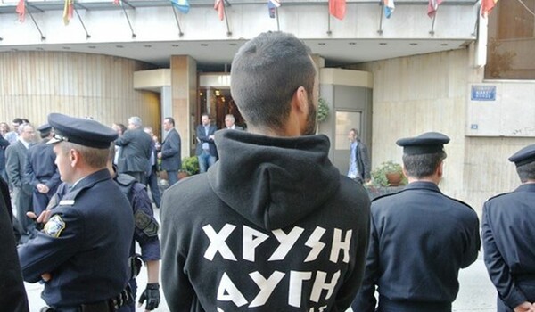 Χοντρό παιχνίδι καταγγέλει η Χρυσή Αυγή