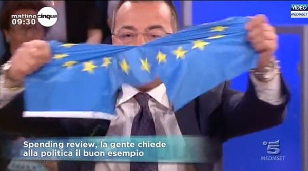 Ιταλία: Τηλεοπτικό "σόου" ευρωσκεπτικιστή βουλευτή της Λέγκας του Βορρά