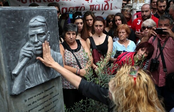 Ζωντανά από το Σύνταγμα η συναυλία για τον Παύλο Φύσσα