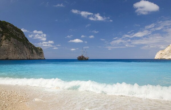 Huffington Post: «Ναυάγιο», η ωραιότερη παραλία της Ελλάδας, άρα και του κόσμου